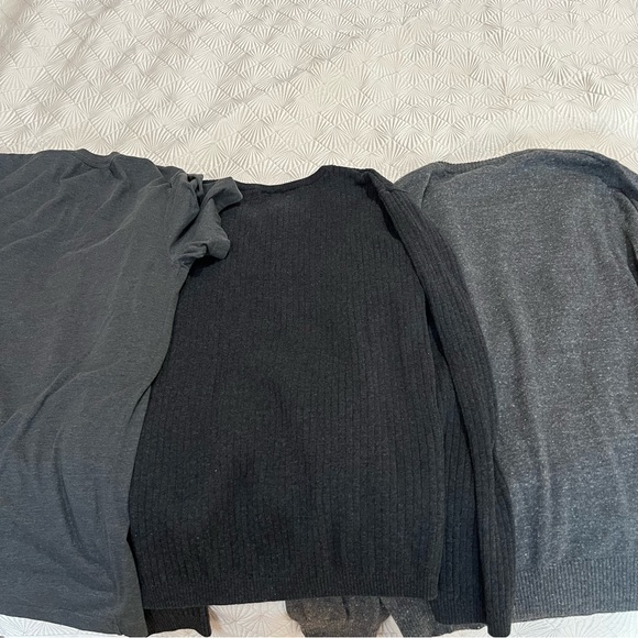 Two gray sweaters - Picture 6 of 11